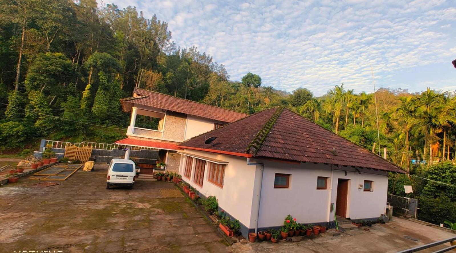 Coorg Divine Spark Home Stay Suntikoppa Exterior photo